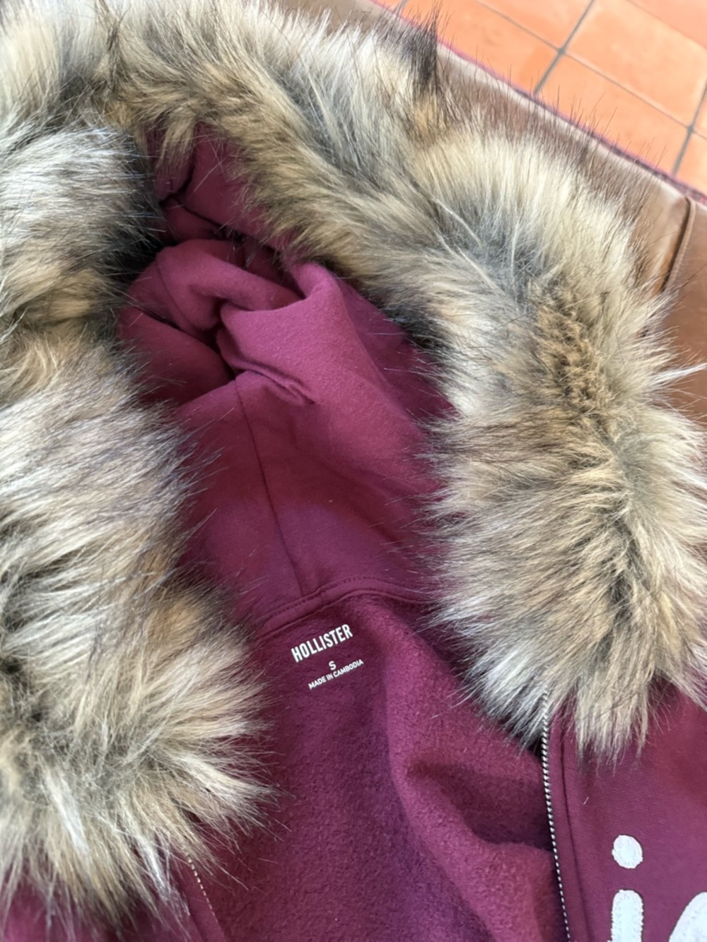 Hollister S Maroon zip-up logo hoodie with fur NWOT - Picture 2 of 4